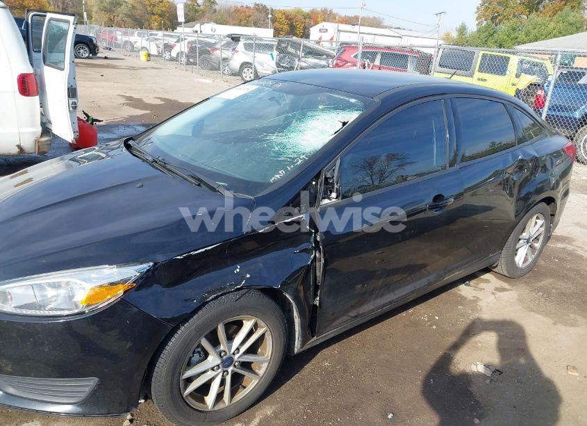 Photo 6 of 2016 Ford Focus SE (VIN 1FADP3F25GL237671)