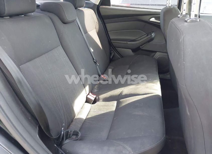 Photo 8 of 2016 Ford Focus SE (VIN 1FADP3F25GL237671)