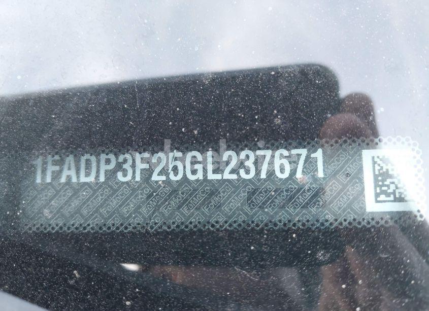 Photo 9 of 2016 Ford Focus SE (VIN 1FADP3F25GL237671)