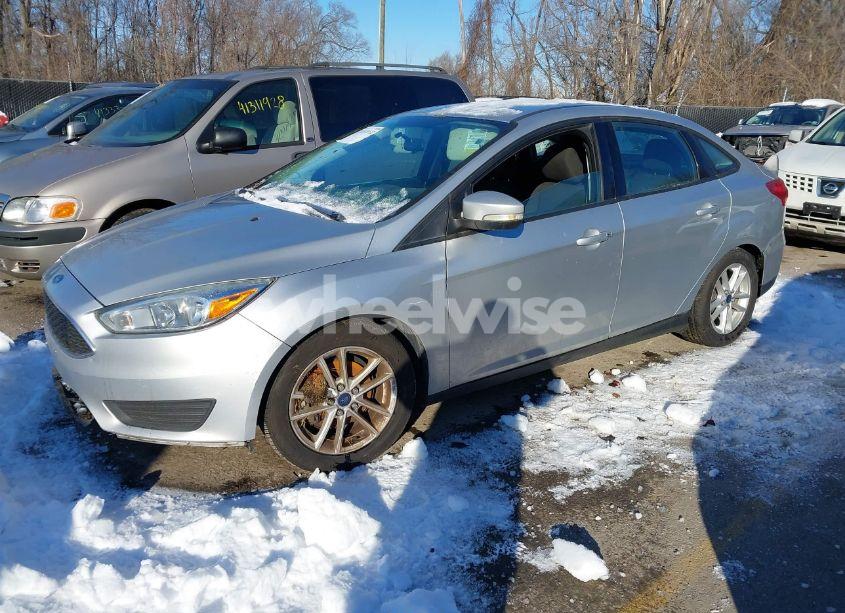 Photo 2 of 2016 Ford Focus SE (VIN 1FADP3F25GL247522)