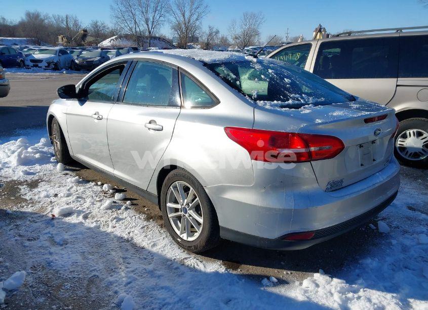 Photo 3 of 2016 Ford Focus SE (VIN 1FADP3F25GL247522)