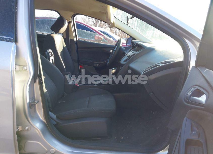 Photo 5 of 2016 Ford Focus SE (VIN 1FADP3F25GL247522)