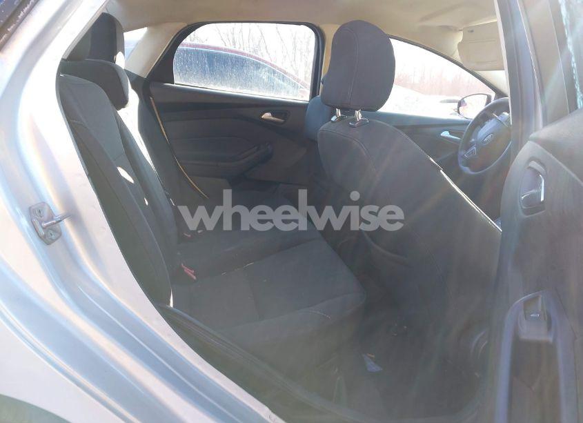 Photo 8 of 2016 Ford Focus SE (VIN 1FADP3F25GL247522)