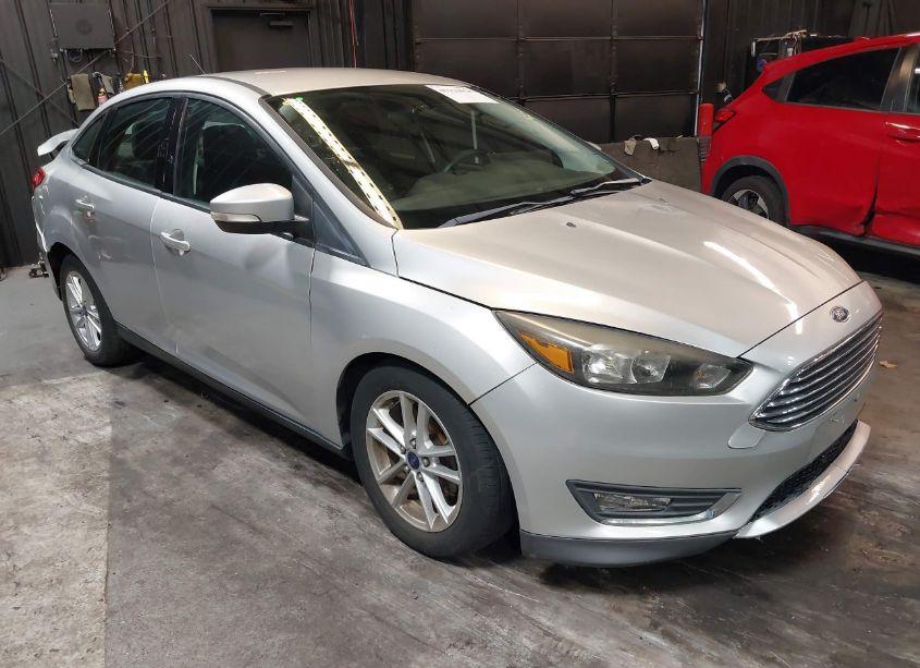 2016 Ford Focus SE (VIN 1FADP3F25GL255782) main photo