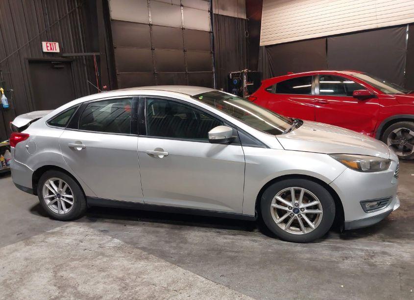 Photo 13 of 2016 Ford Focus SE (VIN 1FADP3F25GL255782)
