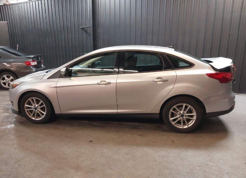 Photo 14 of 2016 Ford Focus SE (VIN 1FADP3F25GL255782)