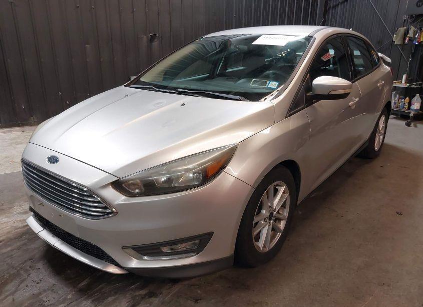 Photo 2 of 2016 Ford Focus SE (VIN 1FADP3F25GL255782)