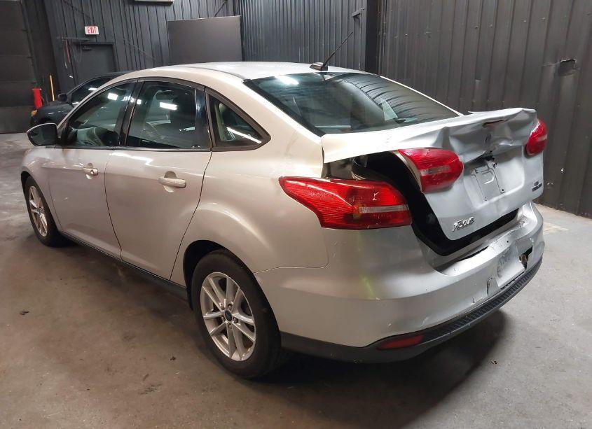 Photo 3 of 2016 Ford Focus SE (VIN 1FADP3F25GL255782)