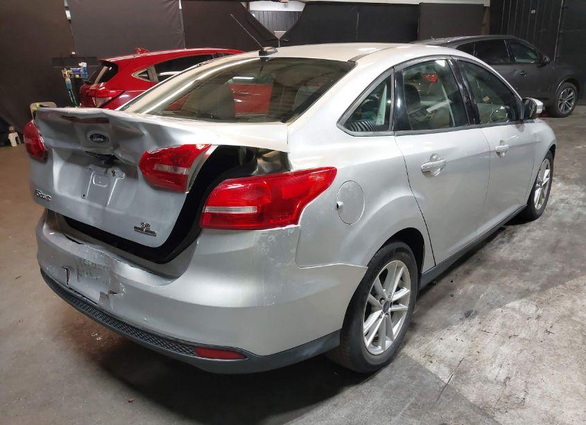 Photo 4 of 2016 Ford Focus SE (VIN 1FADP3F25GL255782)