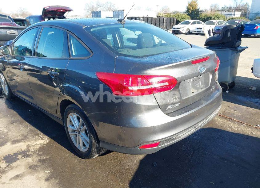 Photo 3 of 2016 Ford Focus SE (VIN 1FADP3F25GL265969)