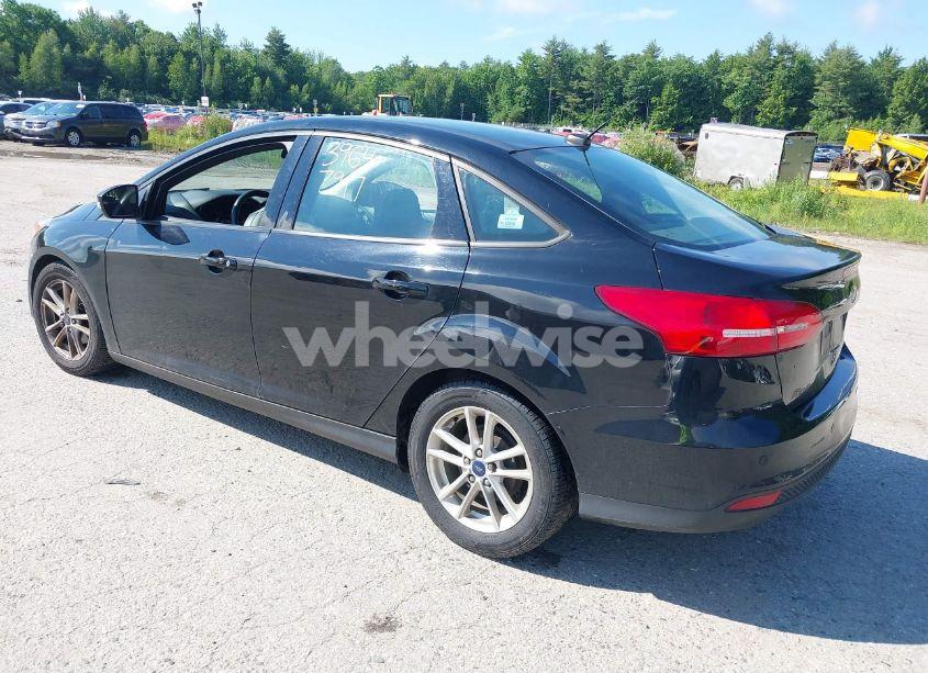 Photo 3 of 2016 Ford Focus SE (VIN 1FADP3F25GL278916)