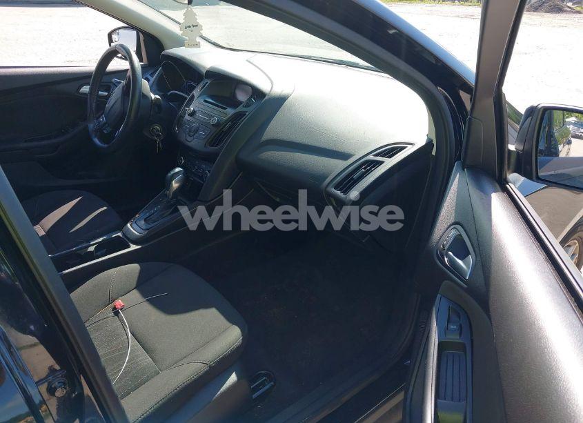 Photo 5 of 2016 Ford Focus SE (VIN 1FADP3F25GL278916)