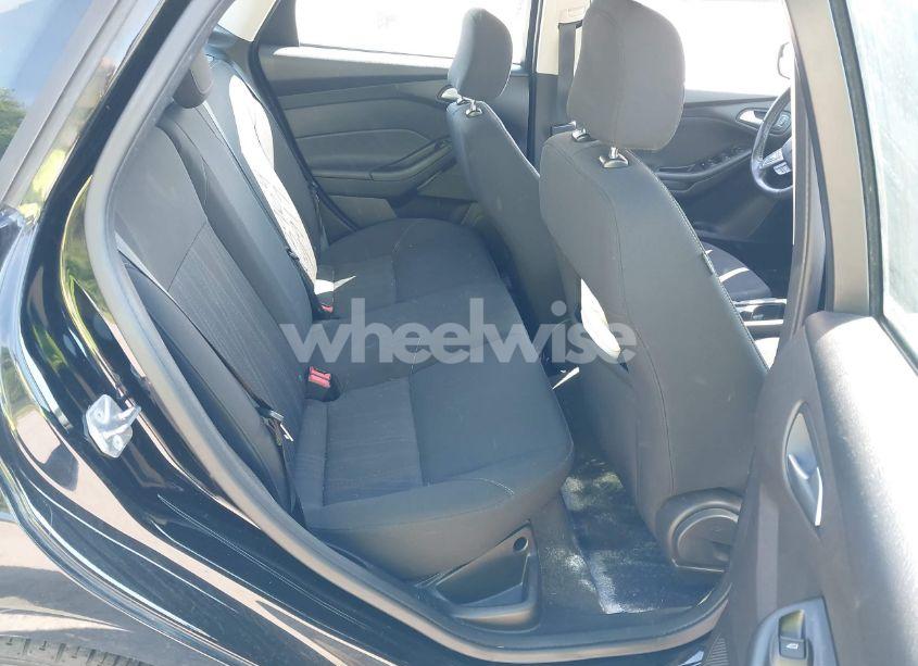 Photo 8 of 2016 Ford Focus SE (VIN 1FADP3F25GL278916)