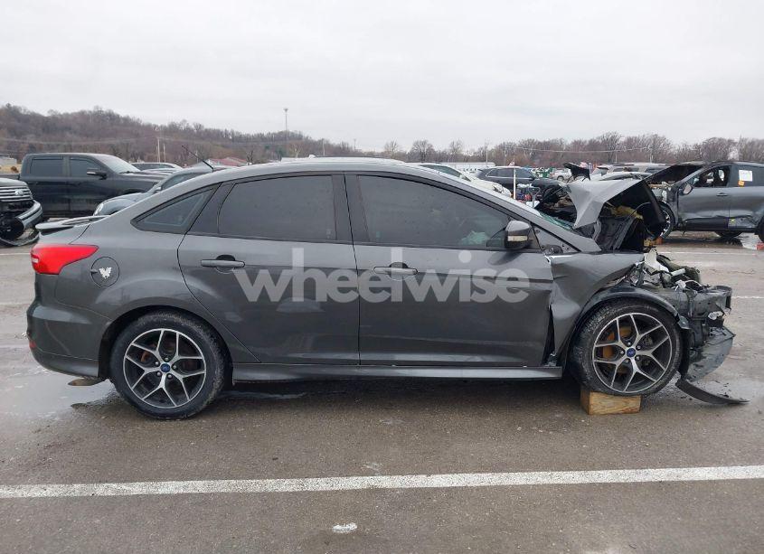 Photo 14 of 2016 Ford Focus SE (VIN 1FADP3F25GL281847)