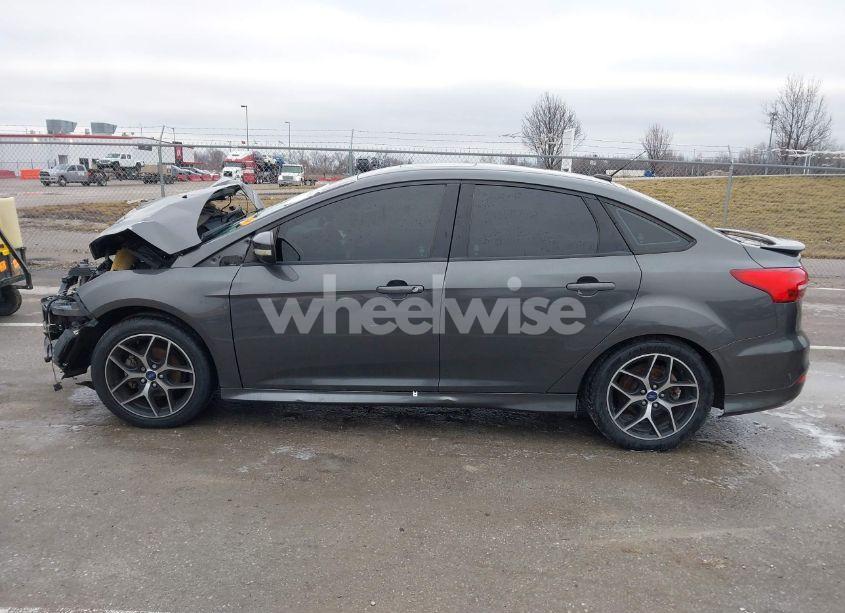 Photo 15 of 2016 Ford Focus SE (VIN 1FADP3F25GL281847)