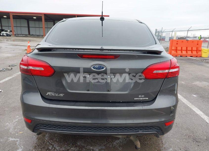 Photo 17 of 2016 Ford Focus SE (VIN 1FADP3F25GL281847)