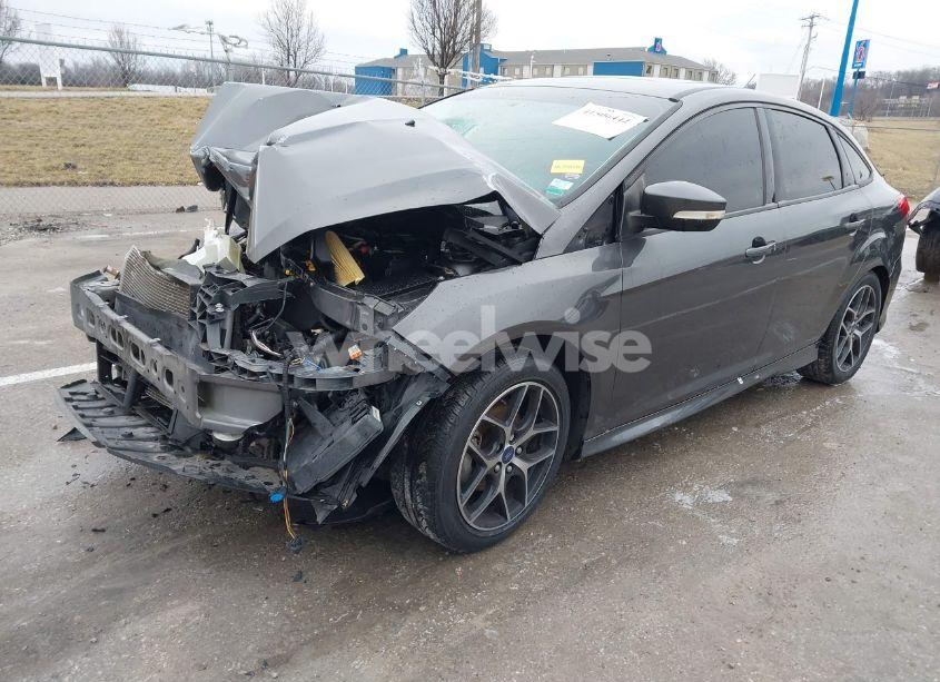 Photo 2 of 2016 Ford Focus SE (VIN 1FADP3F25GL281847)