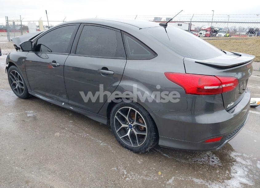 Photo 3 of 2016 Ford Focus SE (VIN 1FADP3F25GL281847)