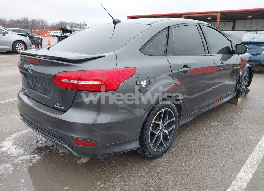 Photo 4 of 2016 Ford Focus SE (VIN 1FADP3F25GL281847)