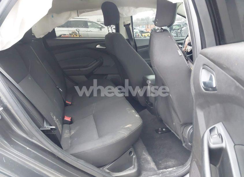 Photo 8 of 2016 Ford Focus SE (VIN 1FADP3F25GL281847)