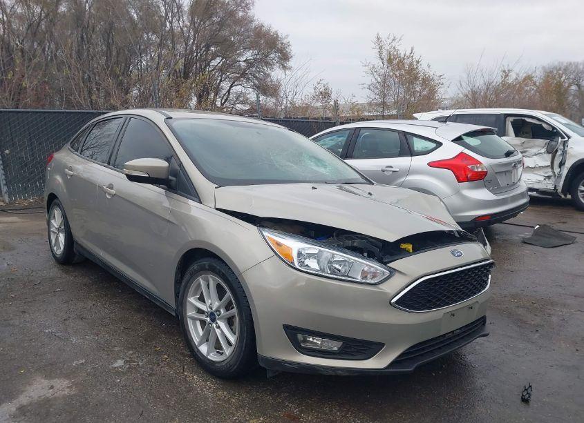 2016 Ford Focus SE (VIN 1FADP3F25GL281850) main photo
