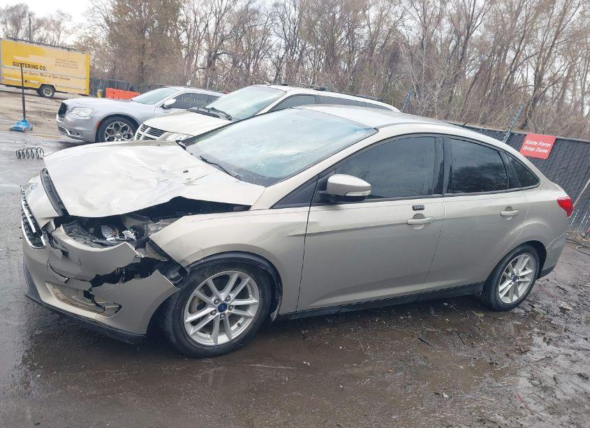 Photo 14 of 2016 Ford Focus SE (VIN 1FADP3F25GL281850)