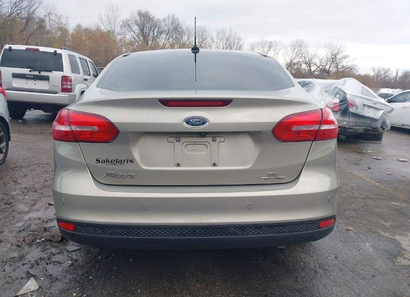 Photo 16 of 2016 Ford Focus SE (VIN 1FADP3F25GL281850)