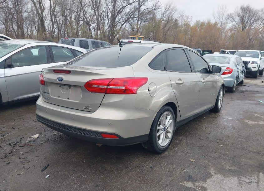 Photo 4 of 2016 Ford Focus SE (VIN 1FADP3F25GL281850)