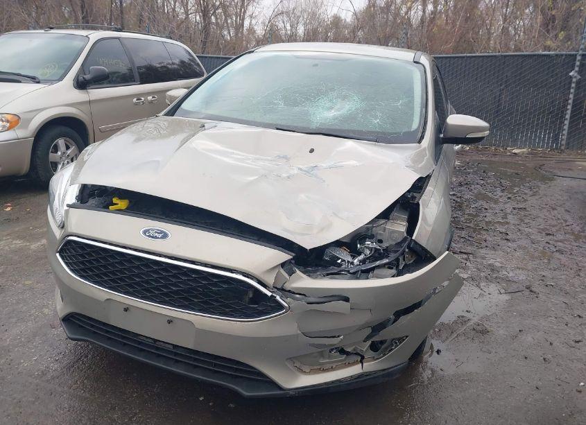 Photo 6 of 2016 Ford Focus SE (VIN 1FADP3F25GL281850)