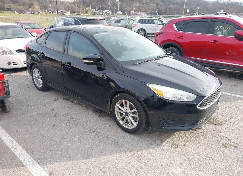 2016 Ford Focus SE (VIN 1FADP3F25GL297322) main photo