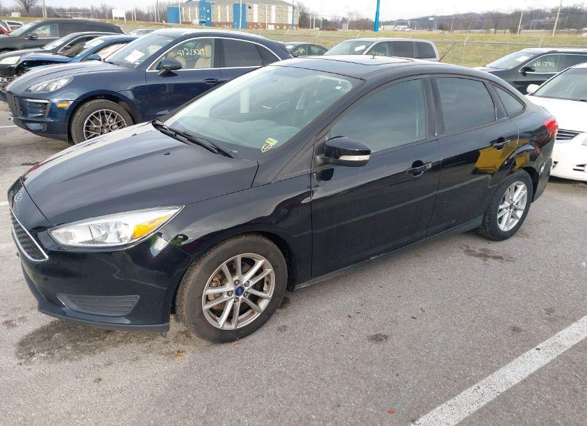 Photo 2 of 2016 Ford Focus SE (VIN 1FADP3F25GL297322)