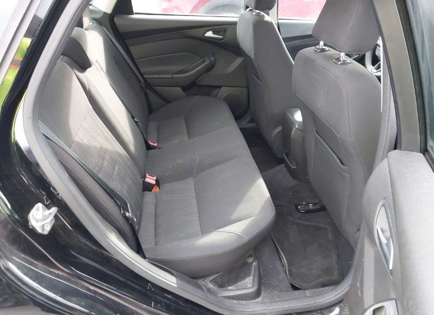 Photo 8 of 2016 Ford Focus SE (VIN 1FADP3F25GL297322)