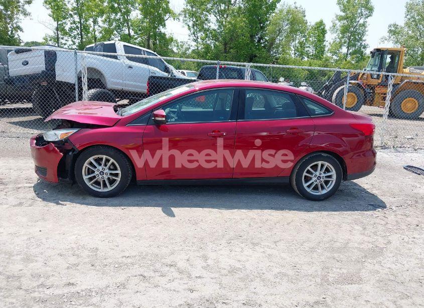 Photo 14 of 2016 Ford Focus SE (VIN 1FADP3F25GL305144)