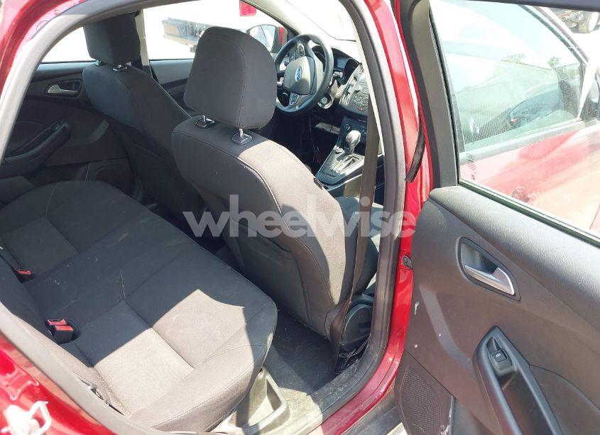 Photo 8 of 2016 Ford Focus SE (VIN 1FADP3F25GL305144)