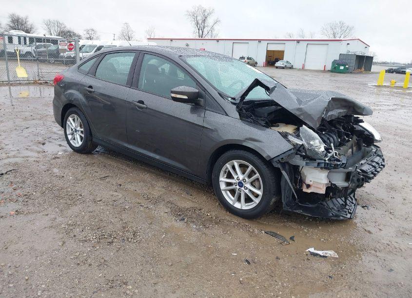 2016 Ford Focus SE (VIN 1FADP3F25GL322199) main photo