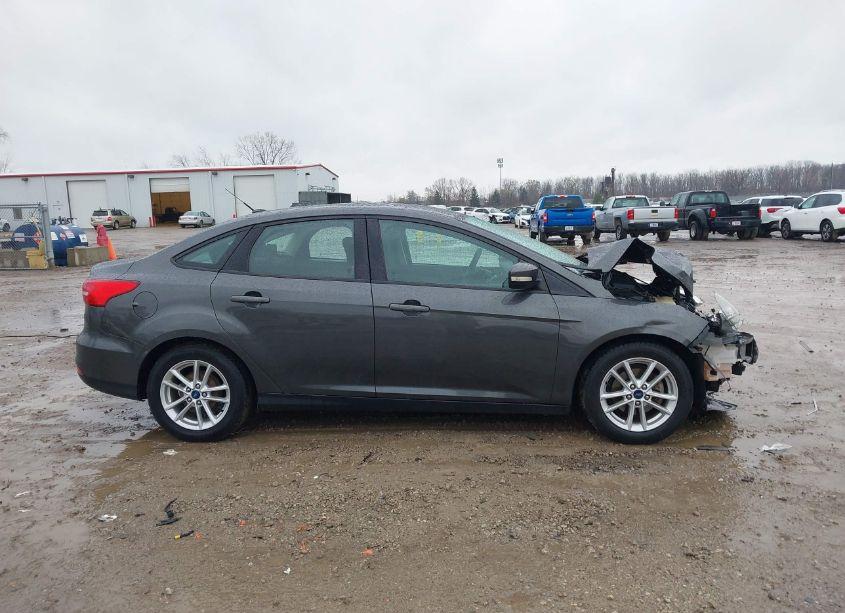 Photo 13 of 2016 Ford Focus SE (VIN 1FADP3F25GL322199)
