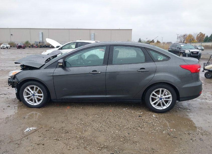 Photo 14 of 2016 Ford Focus SE (VIN 1FADP3F25GL322199)