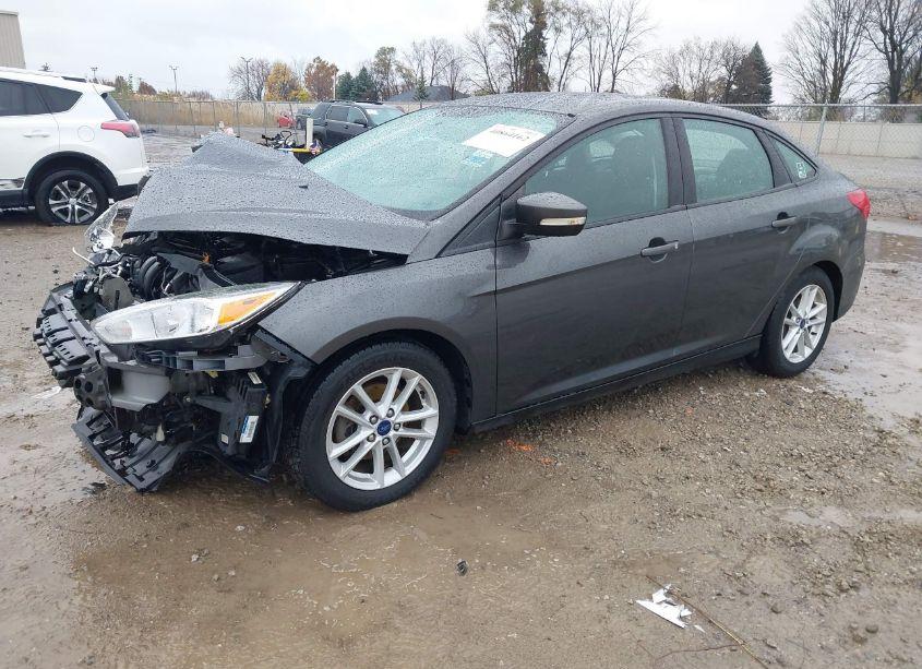 Photo 2 of 2016 Ford Focus SE (VIN 1FADP3F25GL322199)