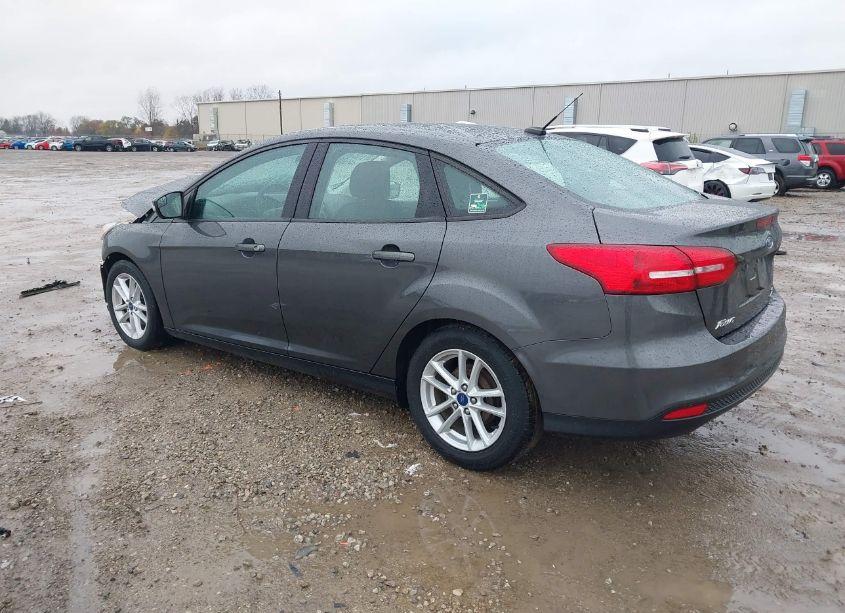 Photo 3 of 2016 Ford Focus SE (VIN 1FADP3F25GL322199)