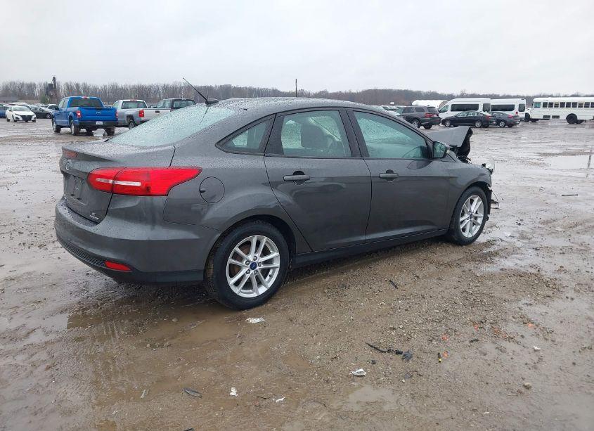 Photo 4 of 2016 Ford Focus SE (VIN 1FADP3F25GL322199)