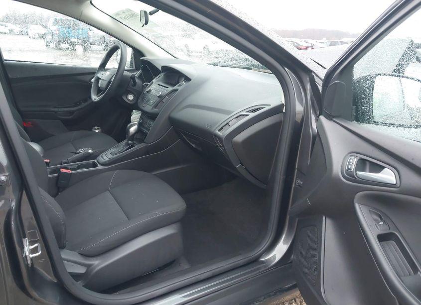 Photo 5 of 2016 Ford Focus SE (VIN 1FADP3F25GL322199)
