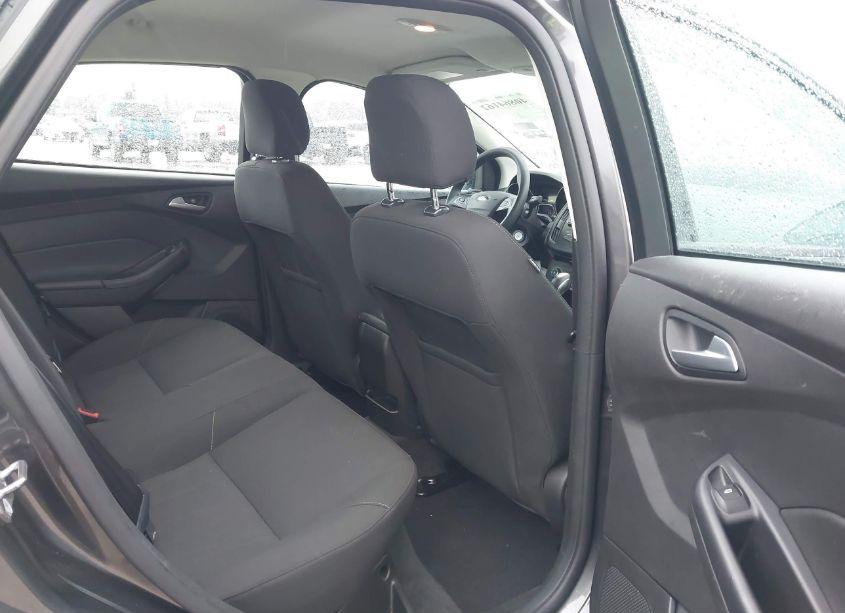 Photo 8 of 2016 Ford Focus SE (VIN 1FADP3F25GL322199)