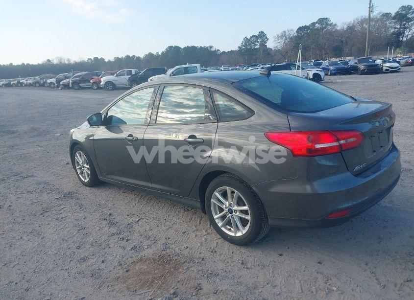 Photo 3 of 2016 Ford Focus SE (VIN 1FADP3F25GL337852)