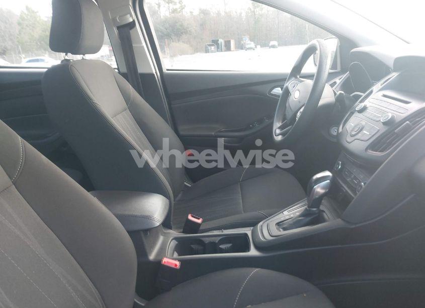 Photo 5 of 2016 Ford Focus SE (VIN 1FADP3F25GL337852)