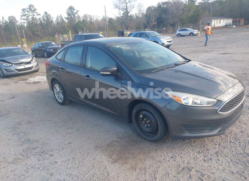 Photo 6 of 2016 Ford Focus SE (VIN 1FADP3F25GL337852)
