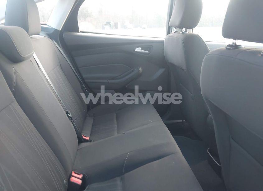 Photo 8 of 2016 Ford Focus SE (VIN 1FADP3F25GL337852)