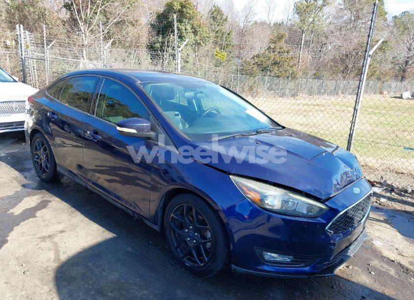 2016 Ford Focus SE (VIN 1FADP3F25GL393306) main photo