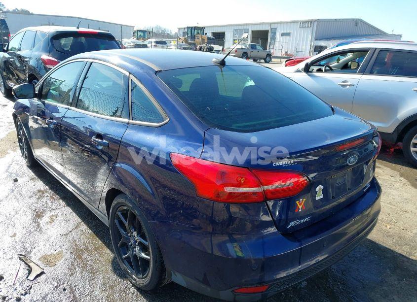 Photo 3 of 2016 Ford Focus SE (VIN 1FADP3F25GL393306)