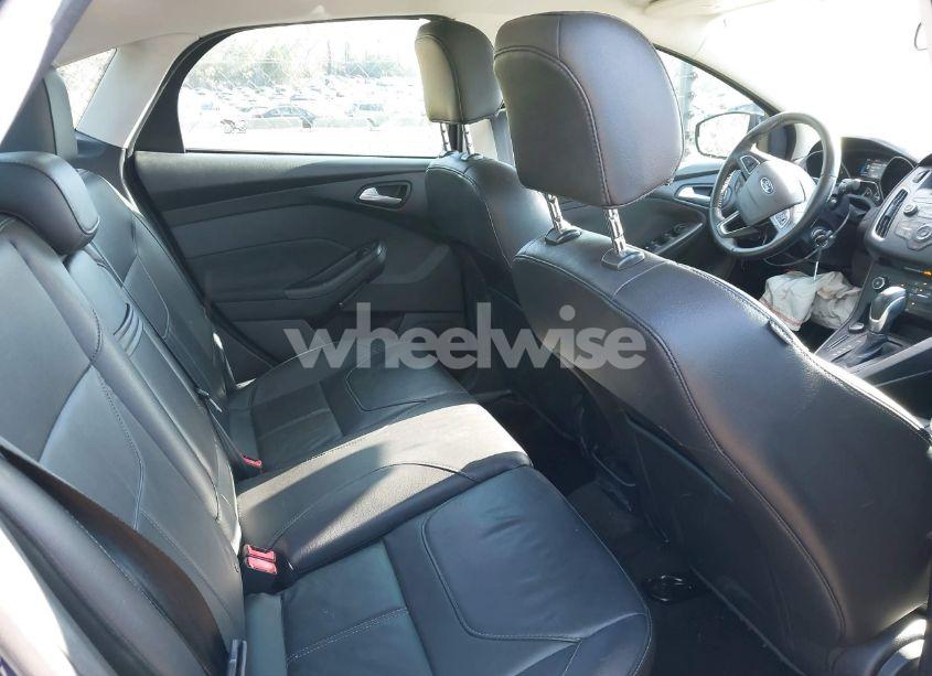 Photo 8 of 2016 Ford Focus SE (VIN 1FADP3F25GL393306)