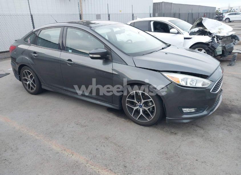 2016 Ford Focus SE (VIN 1FADP3F25GL399459) main photo